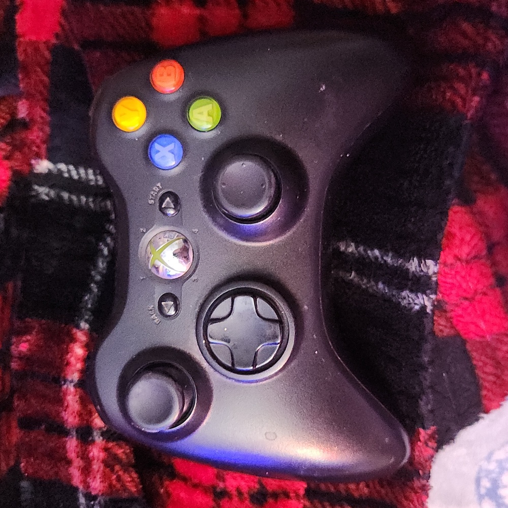 Xbox360,  2 controllers, 3 games